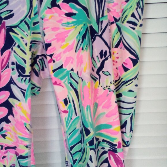 LILLY PULITZER LUXLETIC S ANIKA WEEKENDER CROP LEGGING 30135 LOW RISE TROPICAL - Picture 2 of 13